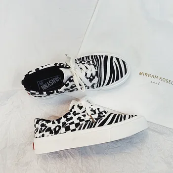 Klasszikus Luxus 2021 ÚJ Női Vászon Cipő Divat Cipők Zebra Mintás Női Vegyes Színek kivágott Alkalmi Cipő Női Naplopók